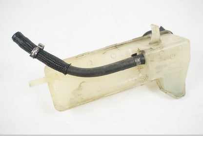 Höger sida på Vattenexpansionskärl från en BMW F 650 CS -2002 motorcykel.