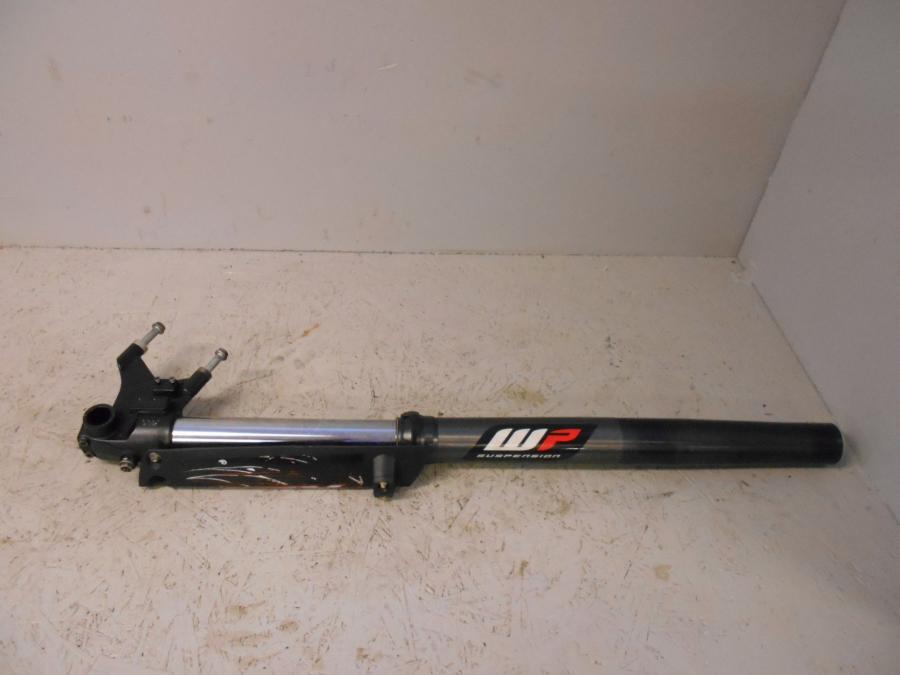 Framsidan på Gaffelben från en KTM 690 SMCR -2013 motorcykel.