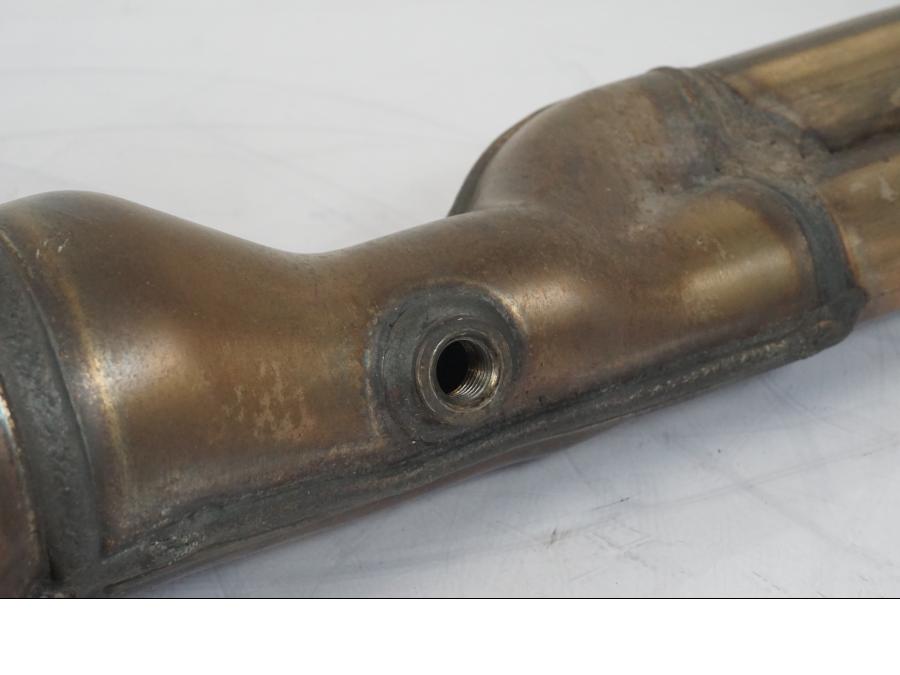 Vänster sida på Avgassystem från en Yamaha MT-07 Tracer -2016 motorcykel.