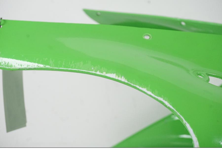 Vänster sida på Toppkåpa från en Kawasaki ZX-6R -2005 motorcykel.