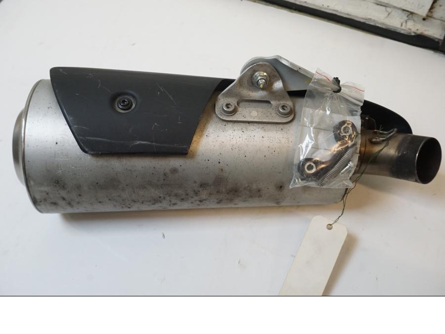 Snett uppifrån på Ljuddämpare från en Ducati Monster 696 -2013 motorcykel.