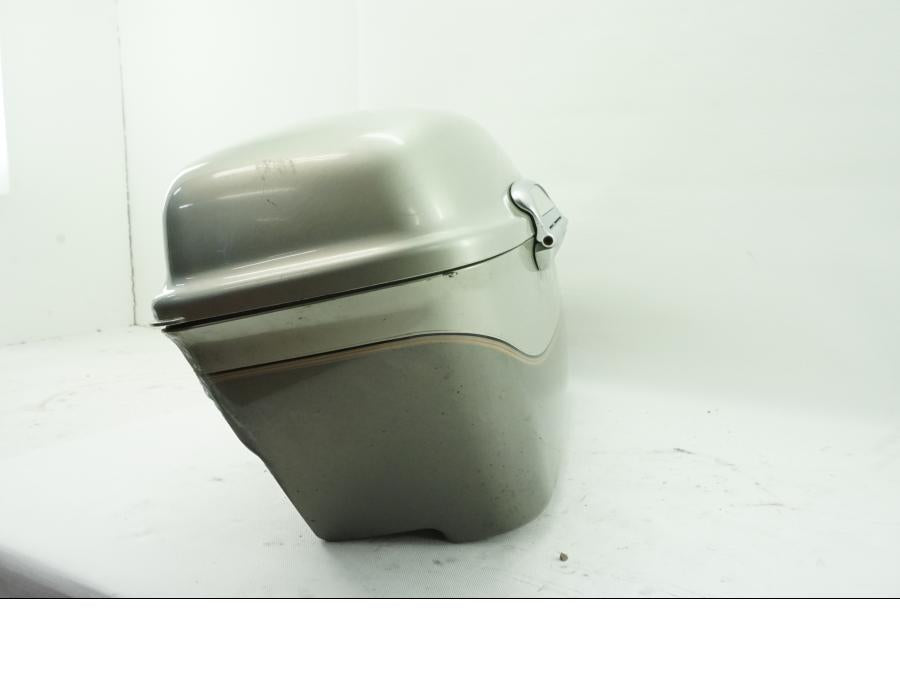 Vänster sida på Sidoväska från en Yamaha XVZ 13TD -1999 motorcykel.