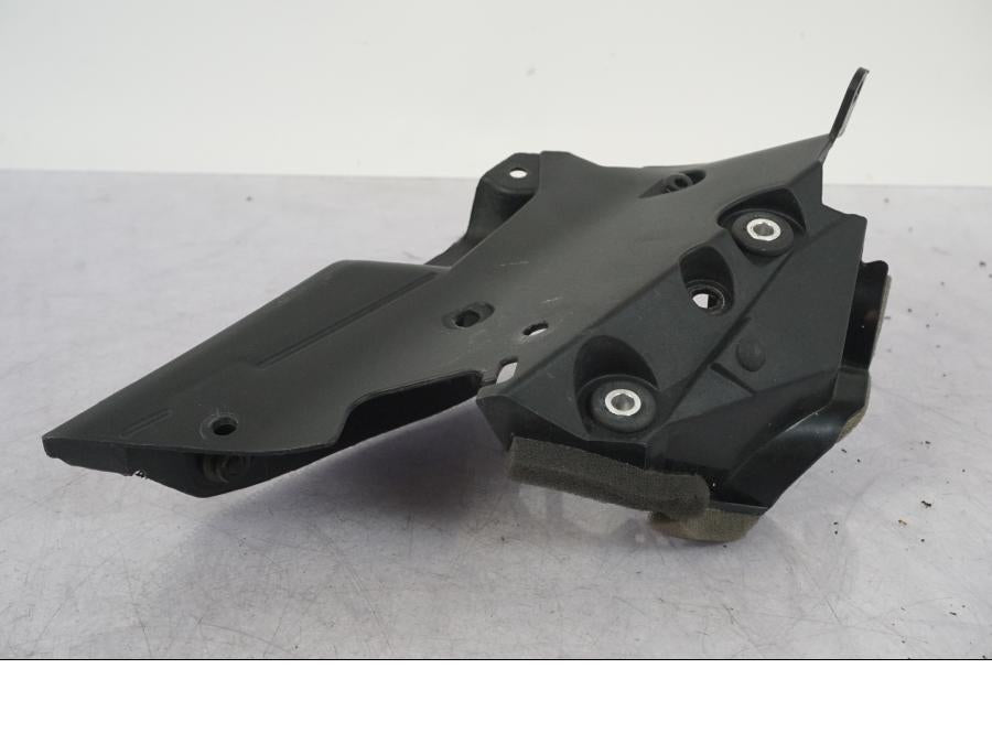 Snett uppifrån på Sidkåpa från en Yamaha MT-09 SP -2018 motorcykel.