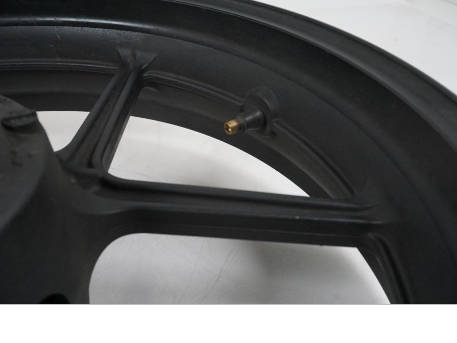 Extrabild2 på Fälg från en Kawasaki Z 750 -2006 motorcykel.