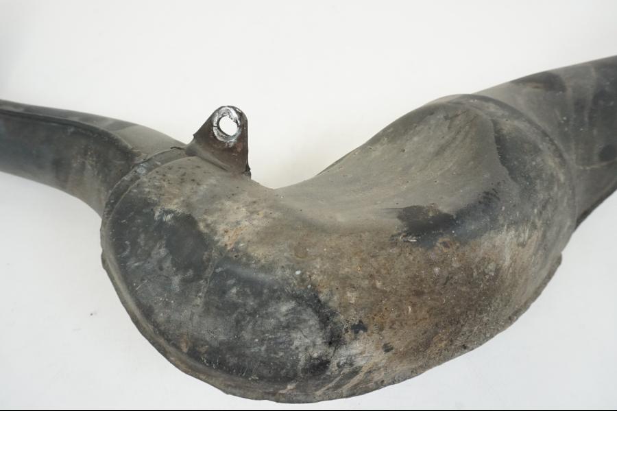 Snett uppifrån på Avgassystem från en Aprilia RS 250 -1998 motorcykel.