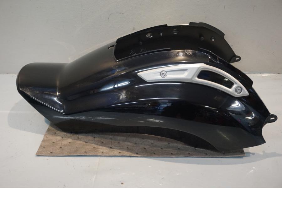 Framsidan på Bakskärm från en Yamaha V-Max 1700 -2010 motorcykel.