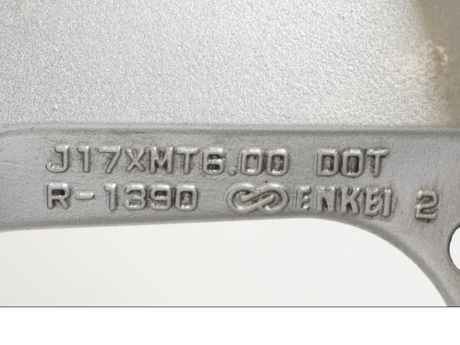 Snett uppifrån på Fälg från en Kawasaki ZX-12R -2000 motorcykel.