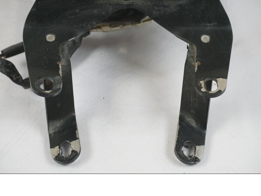 Snett uppifrån på Skylthållare från en KTM 1290 Super Duke R -2015 motorcykel.