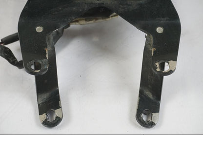 Snett uppifrån på Skylthållare från en KTM 1290 Super Duke R -2015 motorcykel.