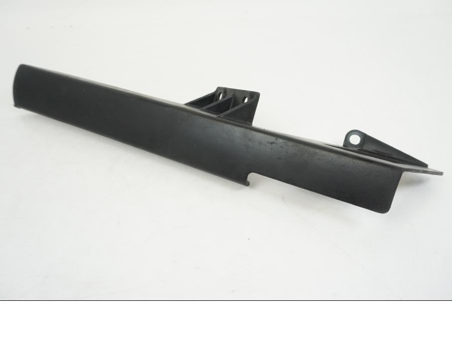 Vänster sida på Kedjeskydd från en Suzuki GSX-R 1000 -2003 motorcykel.