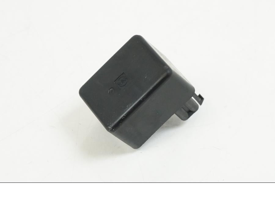 Extrabild1 på Blinkersrelä från en Suzuki VS 1400 -1999 motorcykel.