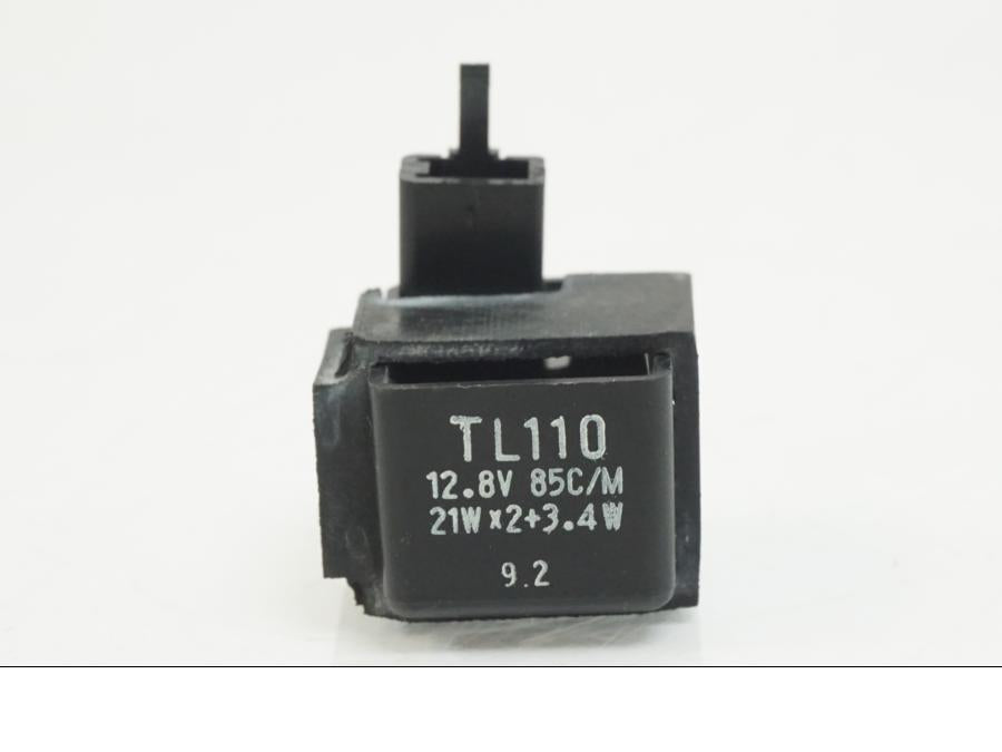 Baksidan på Blinkersrelä från en Suzuki VS 1400 -1999 motorcykel.