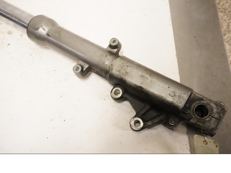 Vänster sida på Gaffelben från en Kawasaki ZX-6R -1997 motorcykel.