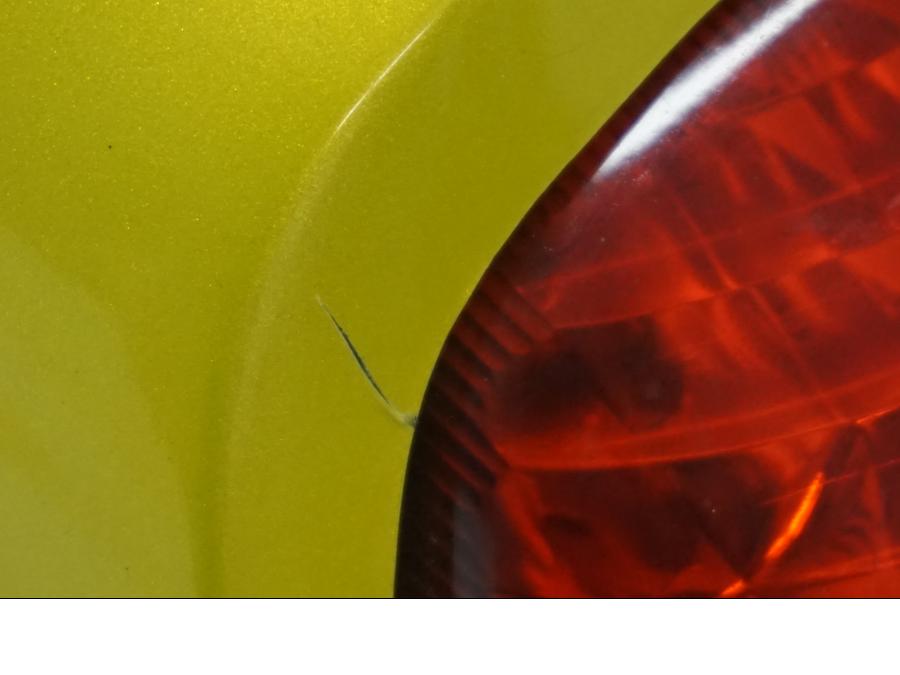 Snett nerifrån på Bakvinge från en Suzuki GSX 600 F -2000 motorcykel.