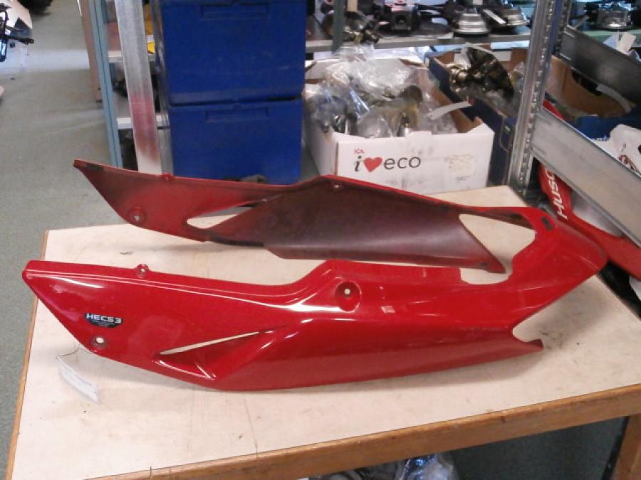 Framsidan på Bakvinge från en Honda VFR 800 -2000 motorcykel.