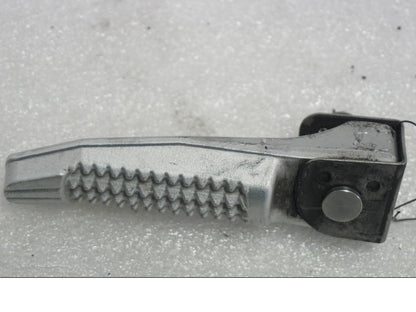 Baksidan på Fotpinne från en BMW K 1300 R -2011 motorcykel.