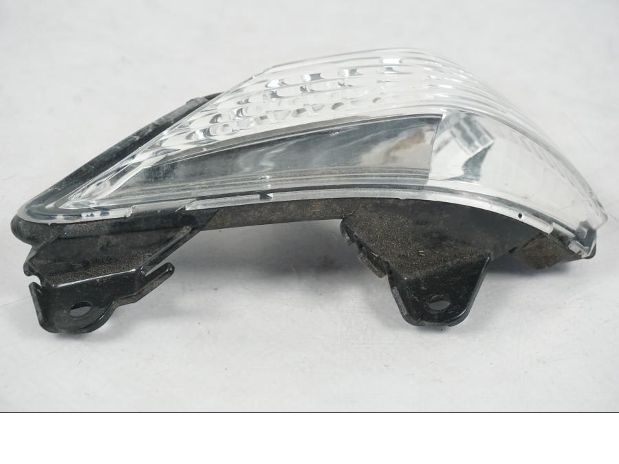 Vänster sida på Blinkers från en Kawasaki ER-6N ABS -2010 motorcykel.