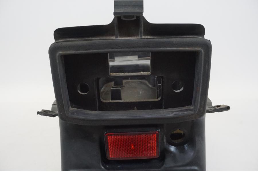 Vänster sida på Bakskärm från en Honda CB 750 -2002 motorcykel.