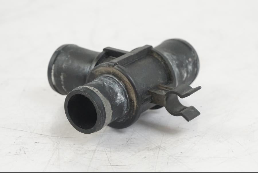 Snett uppifrån på Vattenrör från en Suzuki VZR 1800 -2009 motorcykel.