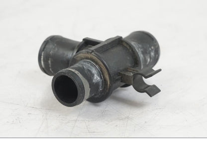 Snett uppifrån på Vattenrör från en Suzuki VZR 1800 -2009 motorcykel.