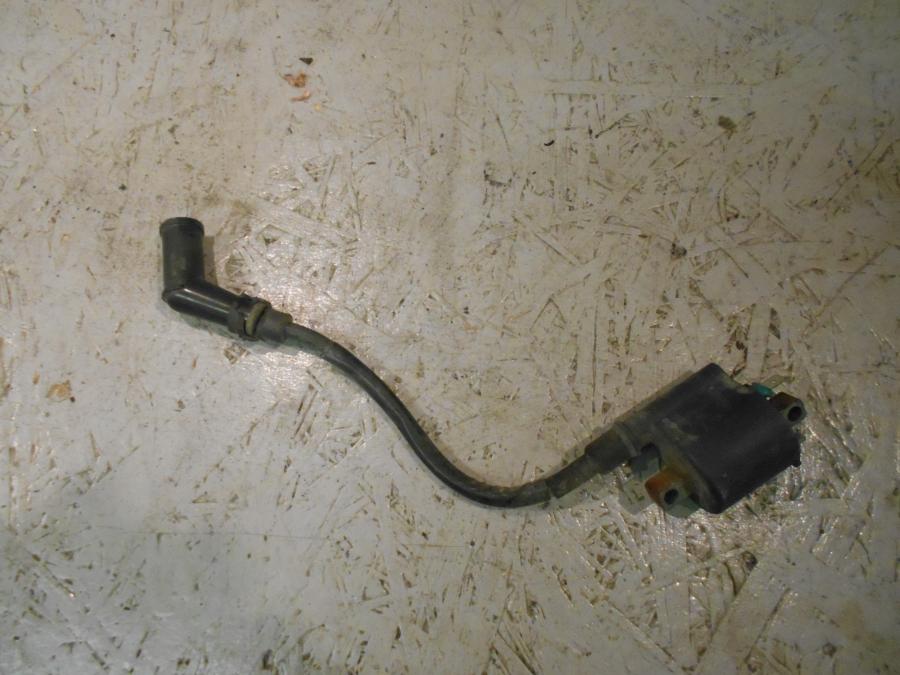 Framsidan på Tändspole från en Honda CBR 125 R -2007 motorcykel.