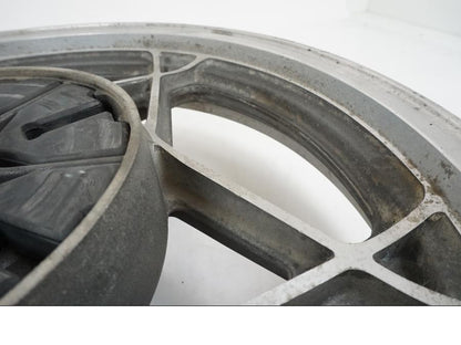 Vänster sida på Fälg från en Suzuki GS 1000 -1978 motorcykel.