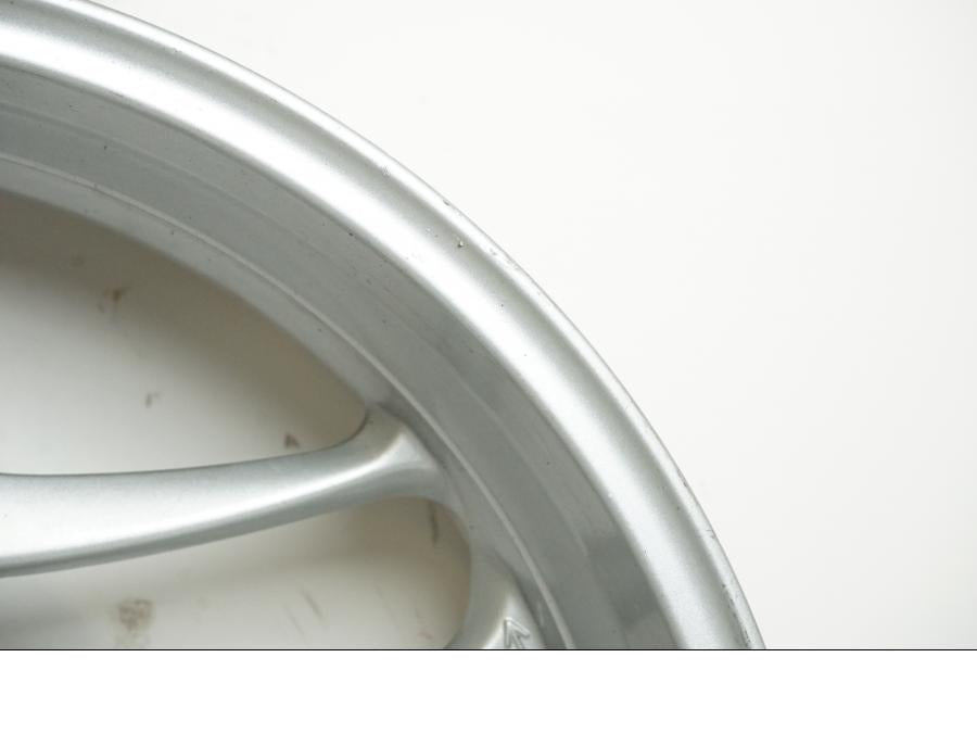 Extrabild5 på Fälg från en BMW R 1200 R -2009 motorcykel.