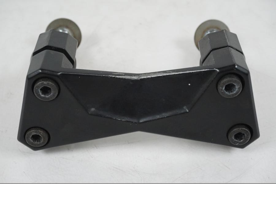 Extrabild1 på Styrfäste från en Kawasaki Z 750 -2006 motorcykel.