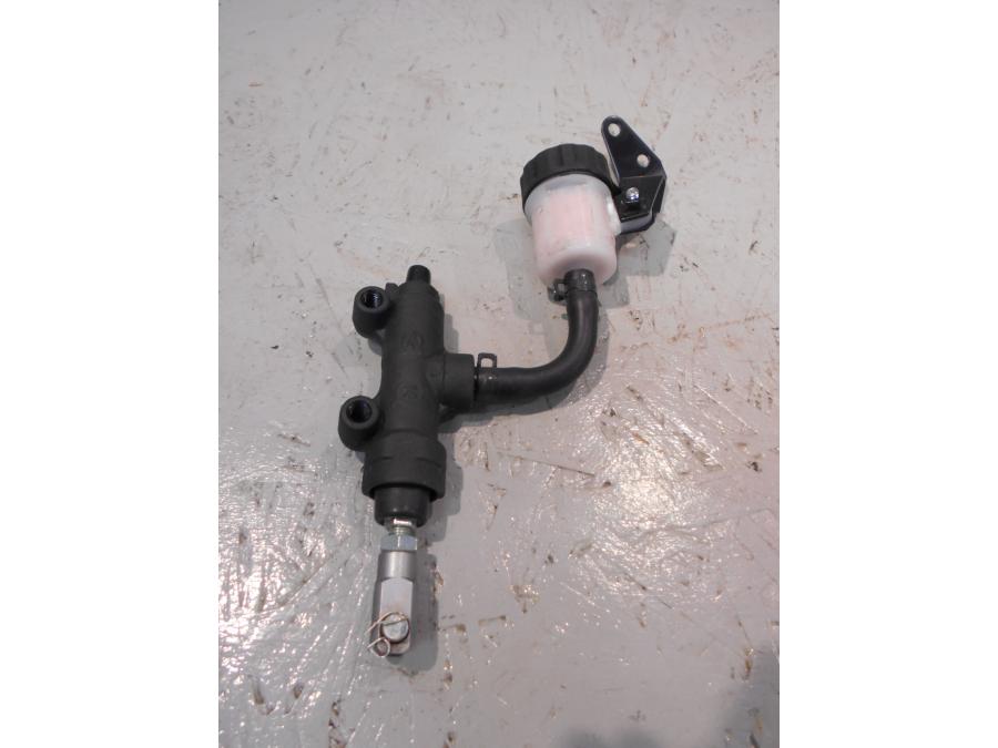 Baksidan på Bromshuvudcylinder från en Kawasaki Ninja H2 -2018 motorcykel.