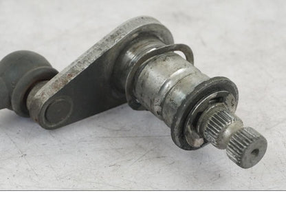 Vänster sida på Växelled från en Triumph Tiger Explorer -2013 motorcykel.