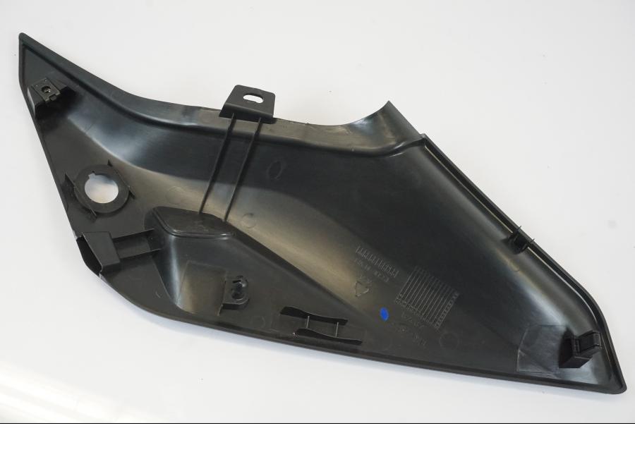 Höger sida på Sidopanel från en Triumph Trident -2021 motorcykel.