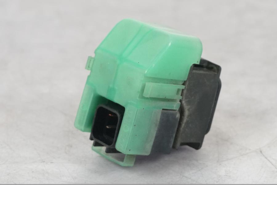 Framsidan på Startrelä från en Suzuki SV 650 -1999 motorcykel.