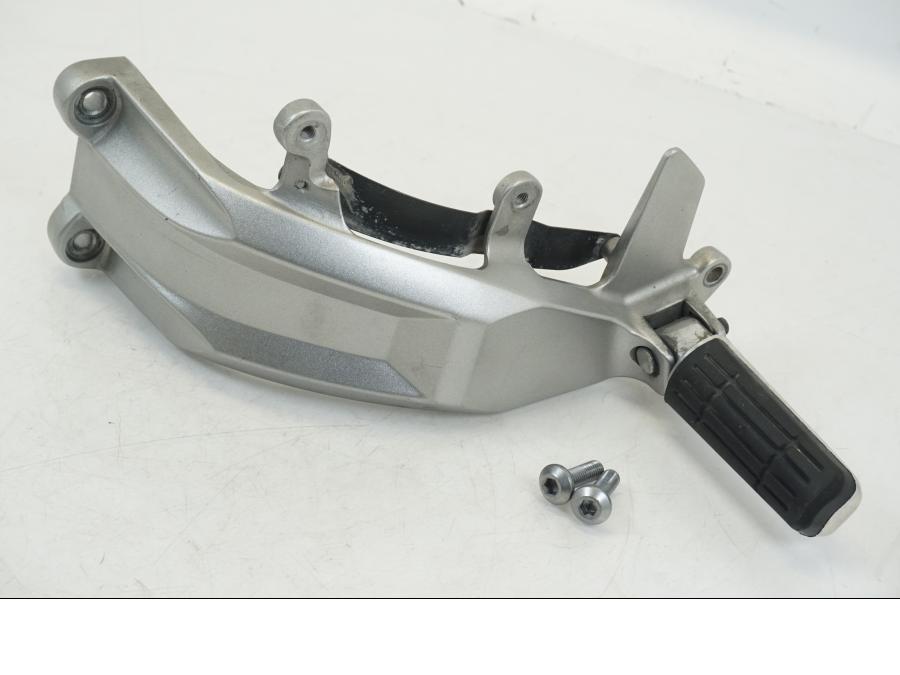 Framsidan på Fotpinne från en Yamaha XT 1200 A -2010 motorcykel.