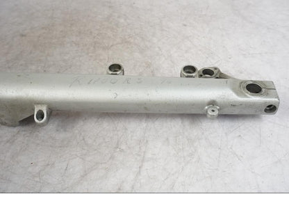 Snett nerifrån på Gaffelben från en BMW R 1100 RS -1996 motorcykel.