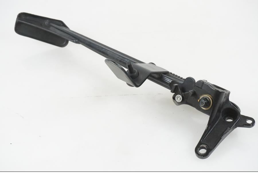 Framsidan på Sidostöd från en H-D Adventure Pan America Special RA1250S -2021 motorcykel.