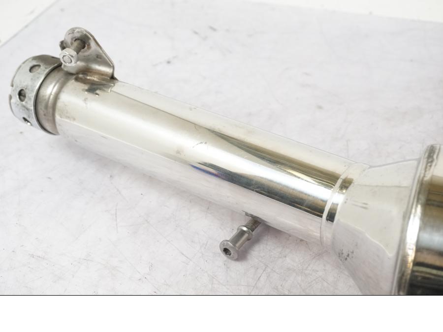 Vänster sida på Ljuddämpare från en Honda CBR 1100 XX -2000 motorcykel.