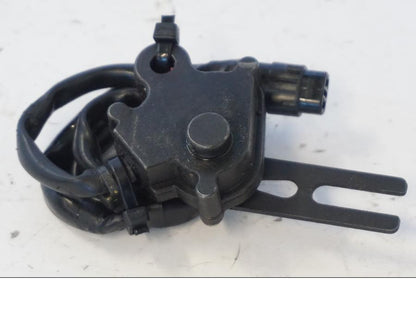 Framsidan på Sidostödsbrytare från en Kawasaki ER-6N -2012 motorcykel.