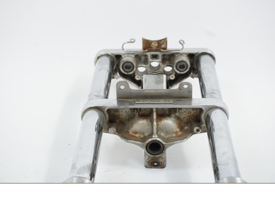 Snett uppifrån på Gaffelpaket från en Honda VT 600 C -1995 motorcykel.