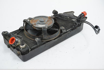 Snett nerifrån på Vattenkyl från en Honda VT 600 C -1995 motorcykel.