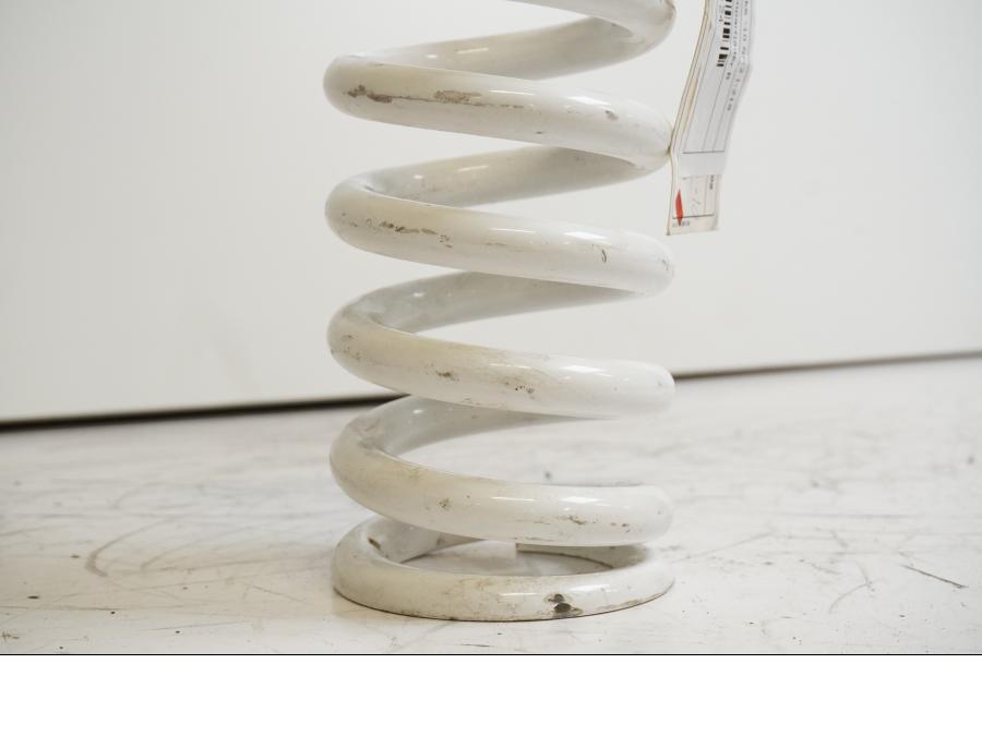 Höger sida på Stötdämparfjäder från en KTM 990 Super Duke -2010 motorcykel.