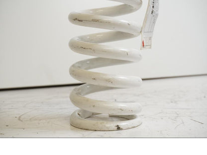 Höger sida på Stötdämparfjäder från en KTM 990 Super Duke -2010 motorcykel.