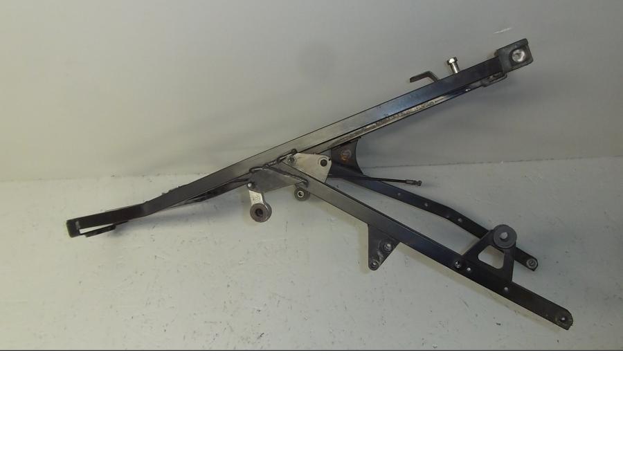 Höger sida på Bakram från en KTM 640 Duke -2002 motorcykel.