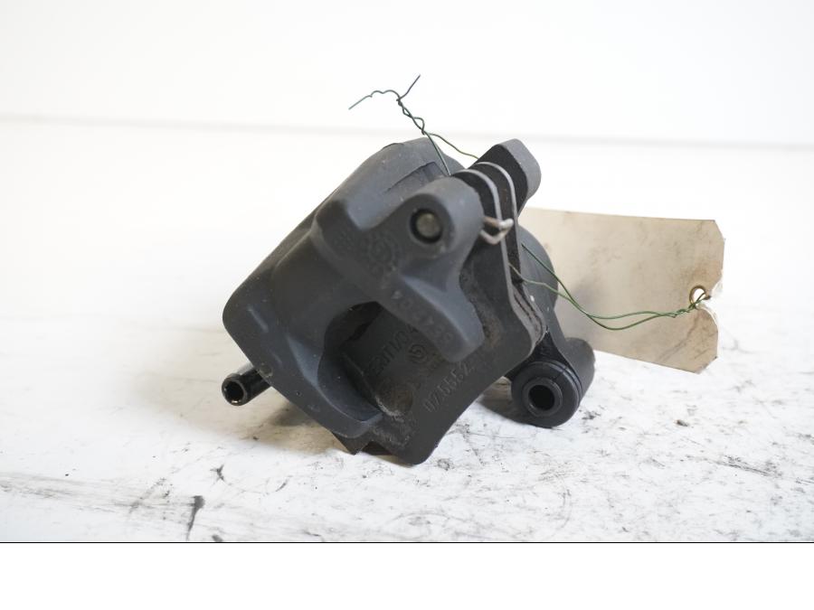 Höger sida på Bromsok från en Ducati Scrambler 800 -2016 motorcykel.