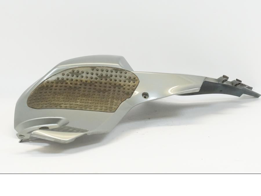 Vänster sida på Bensintankskåpa från en BMW K 1200 S -2006 motorcykel.