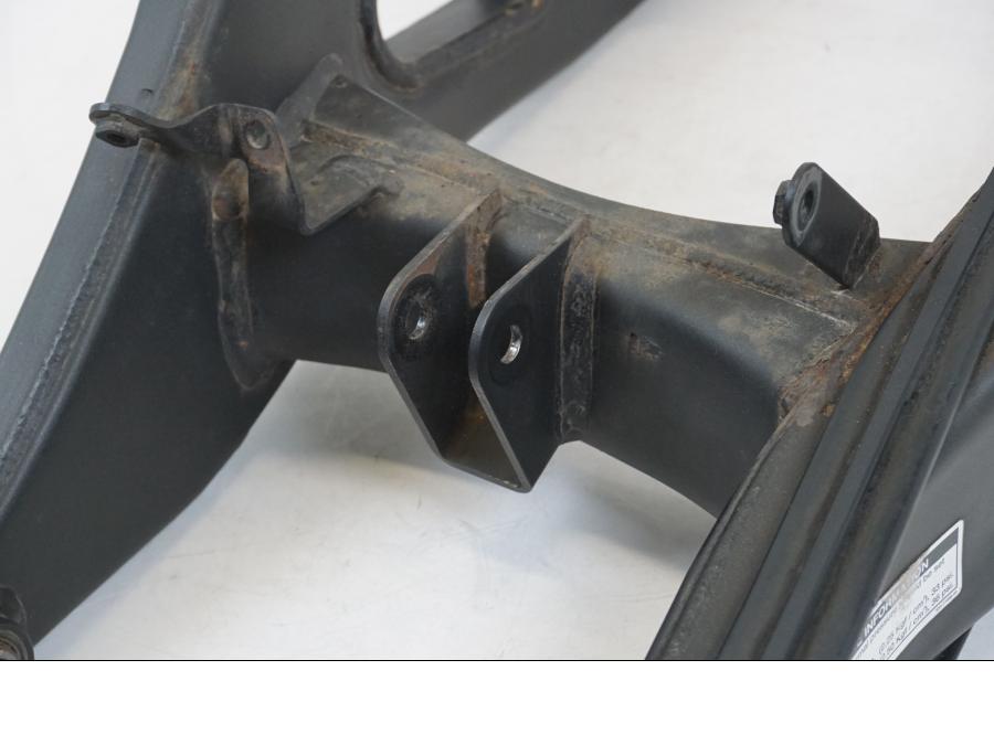 Vänster sida på Sving från en Yamaha XSR 700 -2016 motorcykel.