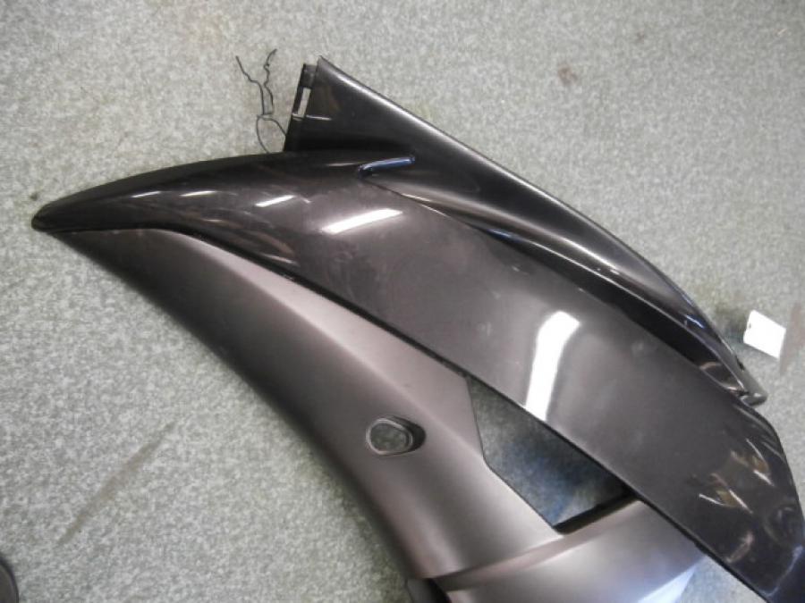 Baksidan på Sidkåpa från en Yamaha YZF R6 -2008 motorcykel.