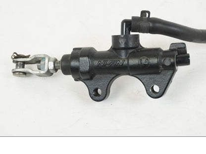 Baksidan på Bromshuvudcylinder från en Triumph Speed Triple -2008 motorcykel.