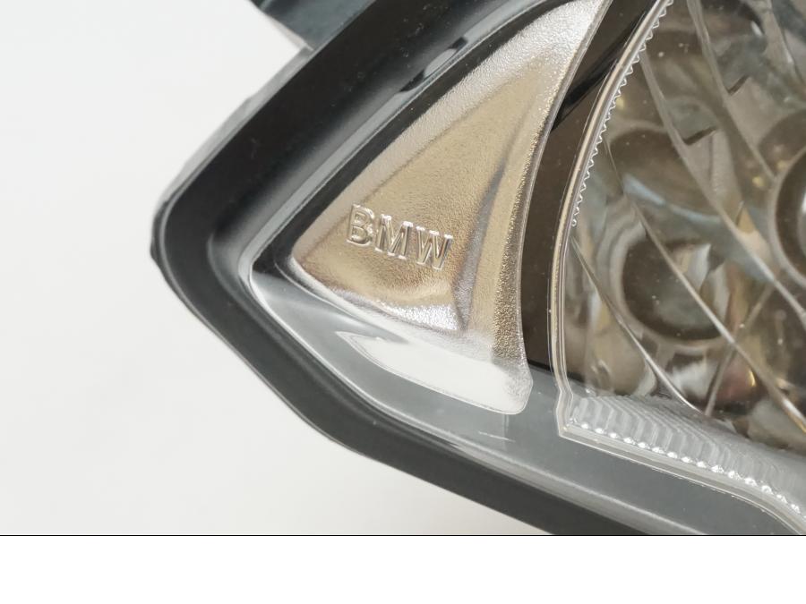 Snett uppifrån på Strålkastare från en BMW S 1000 XR -2016 motorcykel.