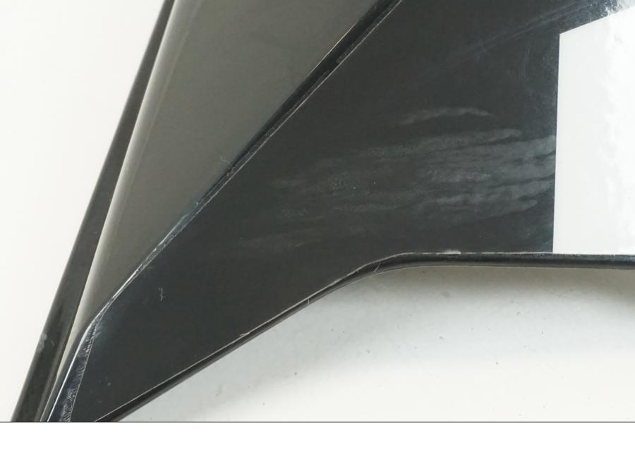 Höger sida på Bensintankskåpa från en KTM 690 SMCR -2016 motorcykel.