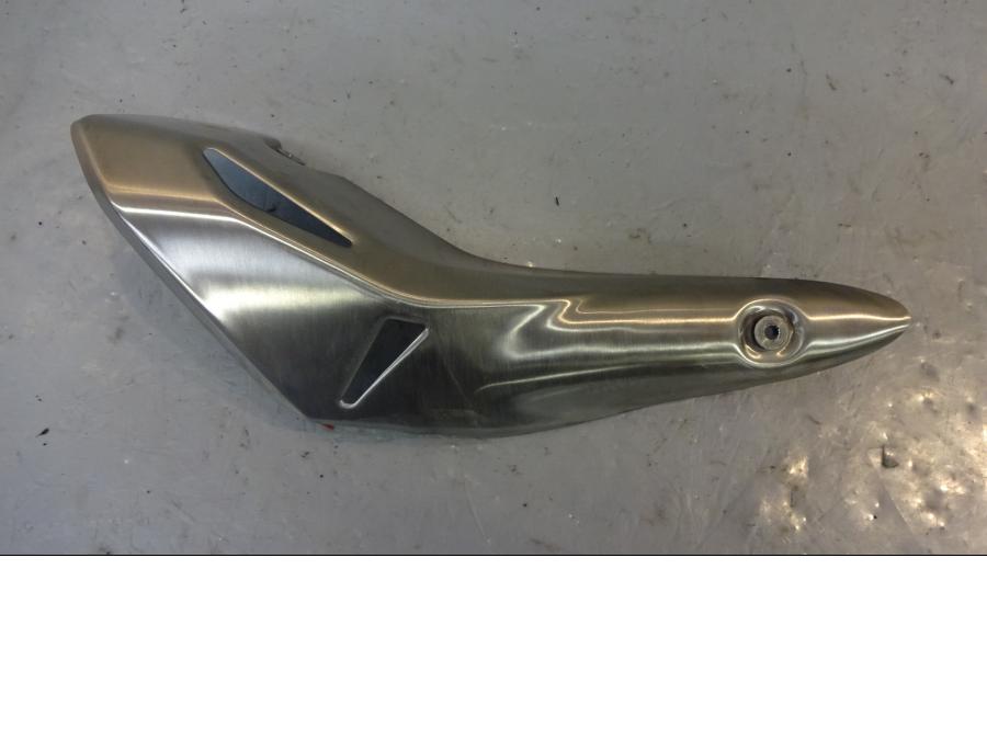 Framsidan på Värmeskydd från en Kawasaki Z 900 -2018 motorcykel.